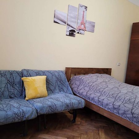 Зручна І Комфортна Квартира Недалеко Від Вокзалу І Центру Міста Lviv Luaran gambar