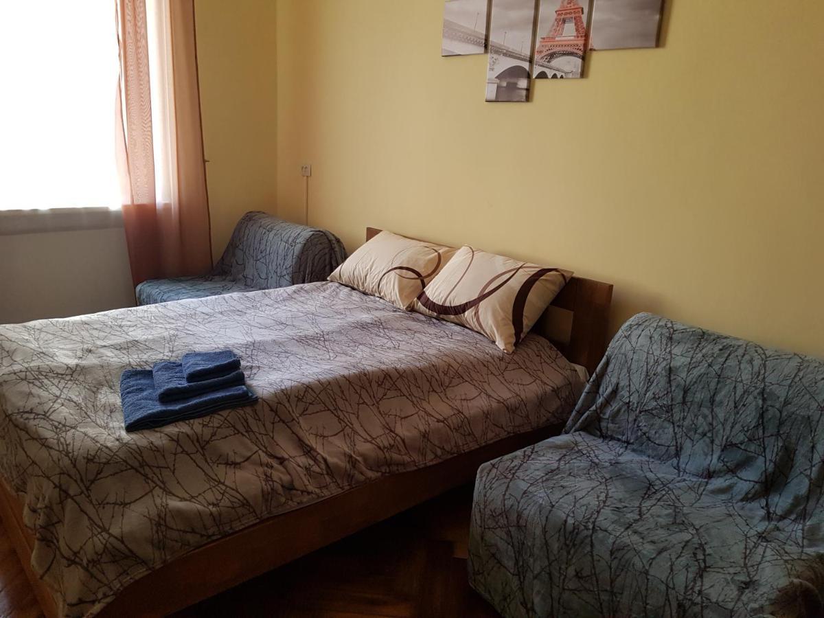 Зручна І Комфортна Квартира Недалеко Від Вокзалу І Центру Міста Lviv Luaran gambar